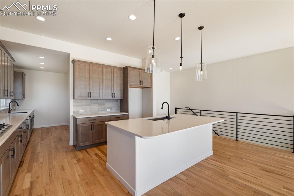 Image 10 of 50: Kitchen