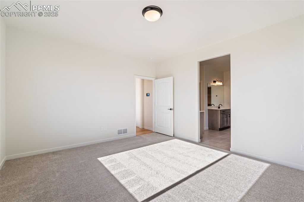 Image 20 of 50: Bedroom