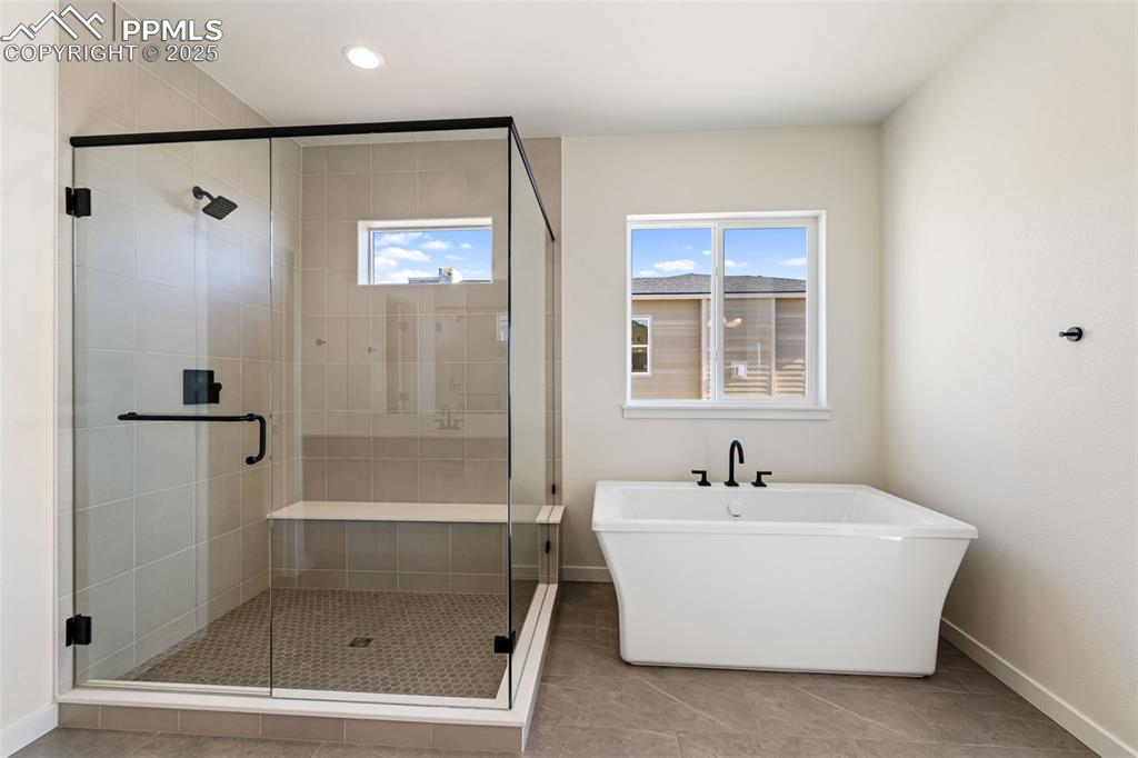 Image 23 of 50: Bathroom