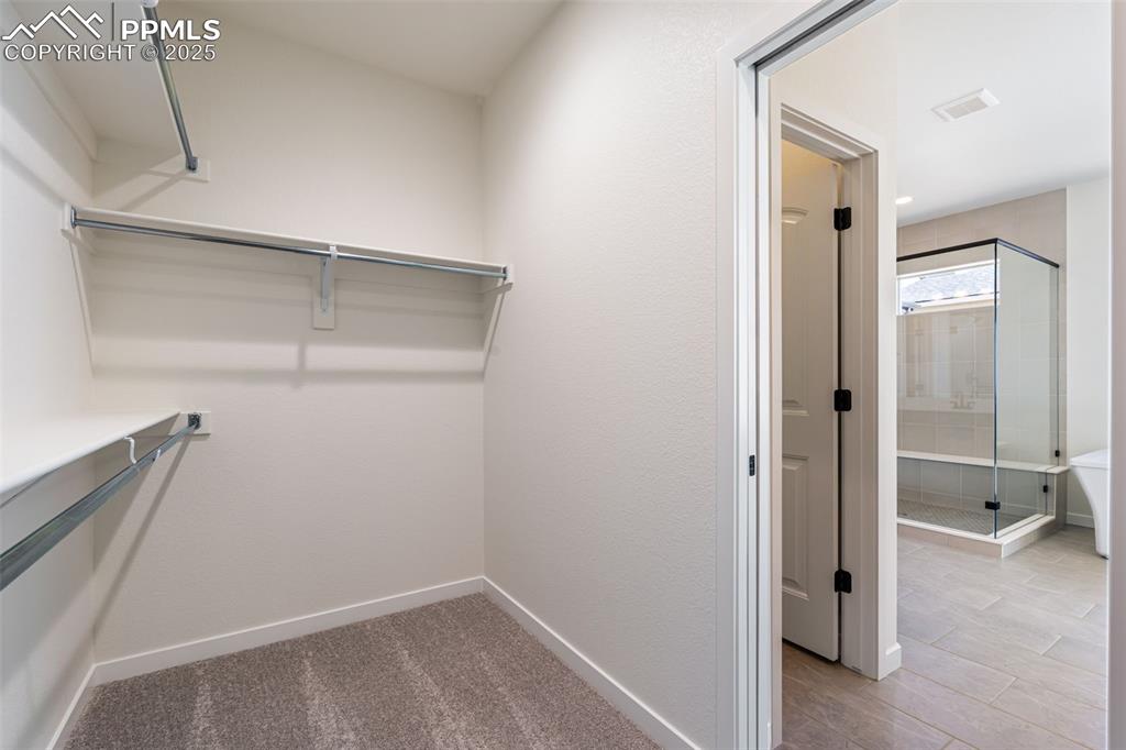 Image 25 of 50: Closet