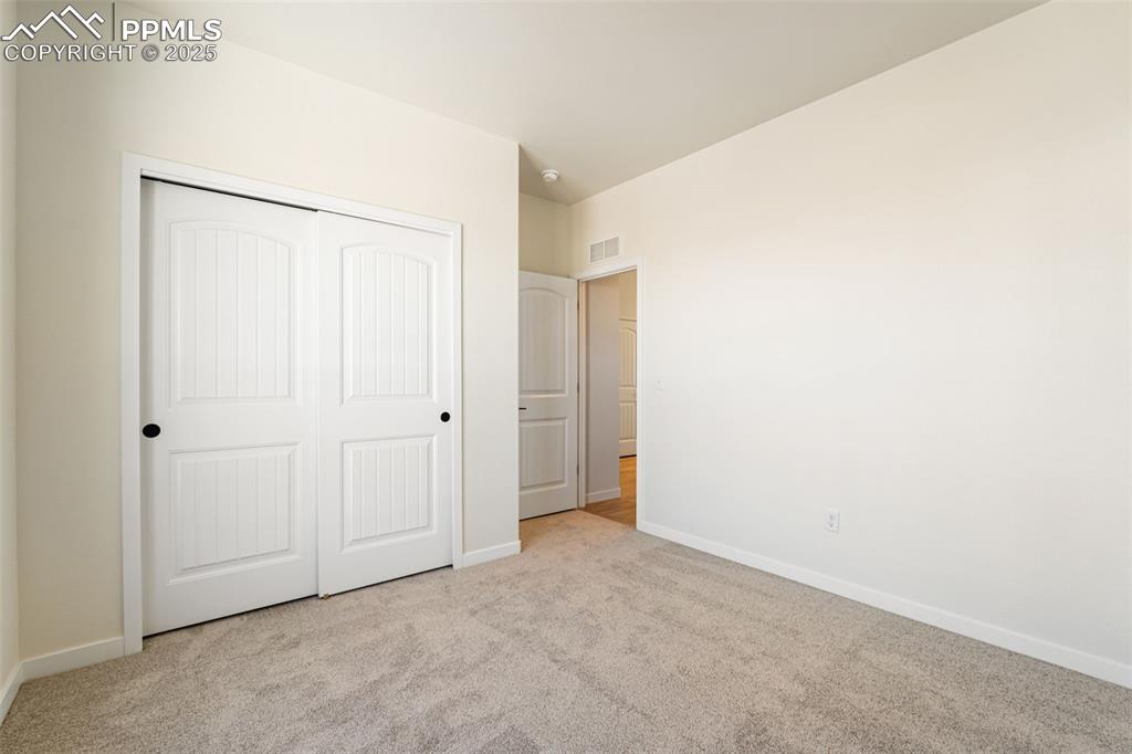 Image 30 of 50: Bedroom