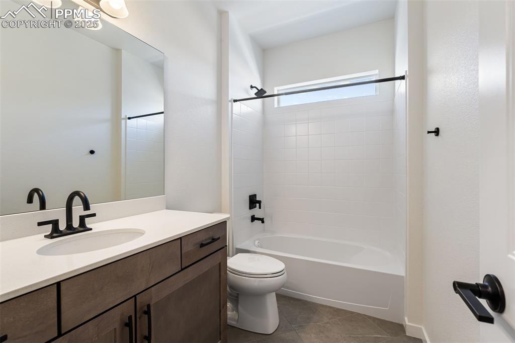 Image 31 of 50: Bathroom