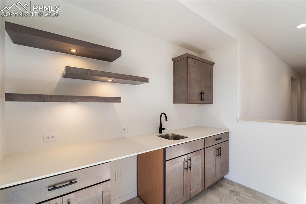 Image 32 of 50: Kitchen