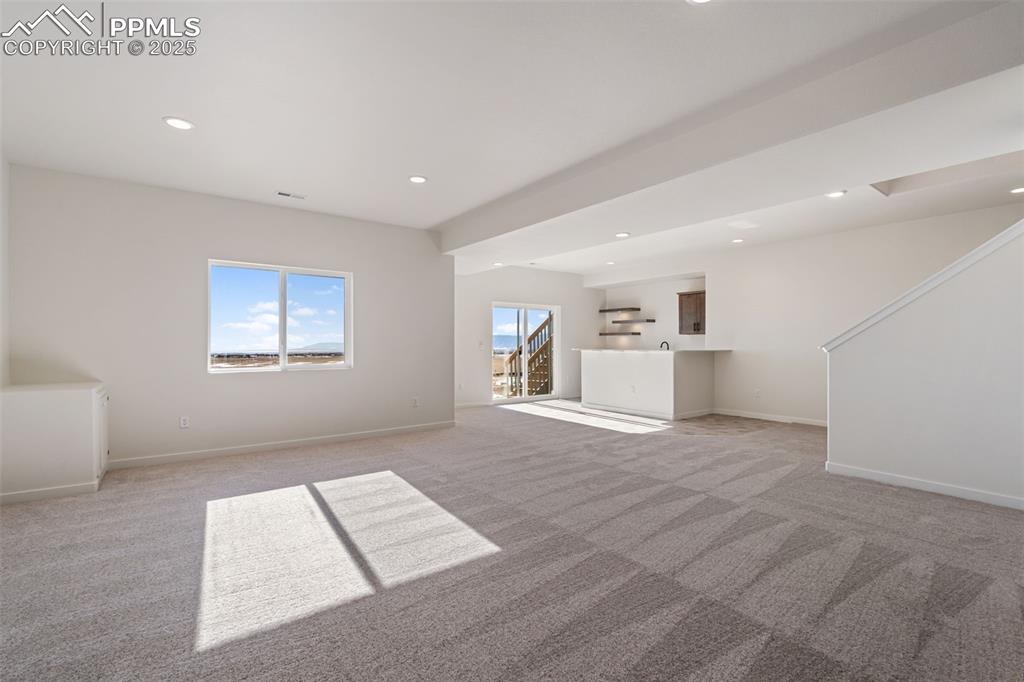 Image 37 of 50: Living Room