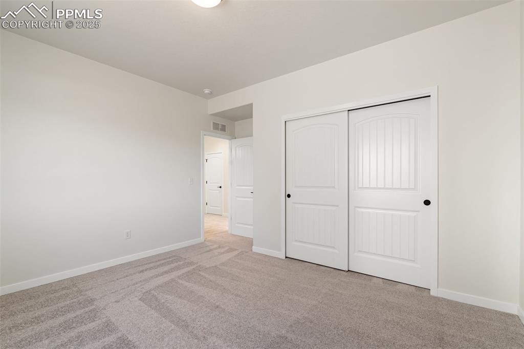 Image 39 of 50: Bedroom