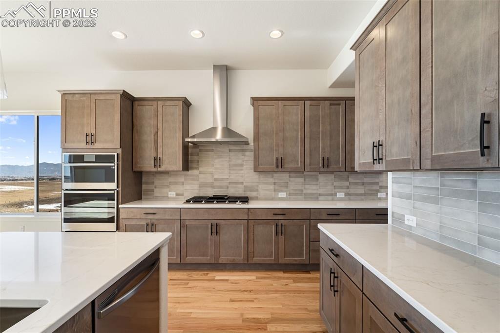 Image 6 of 50: Kitchen