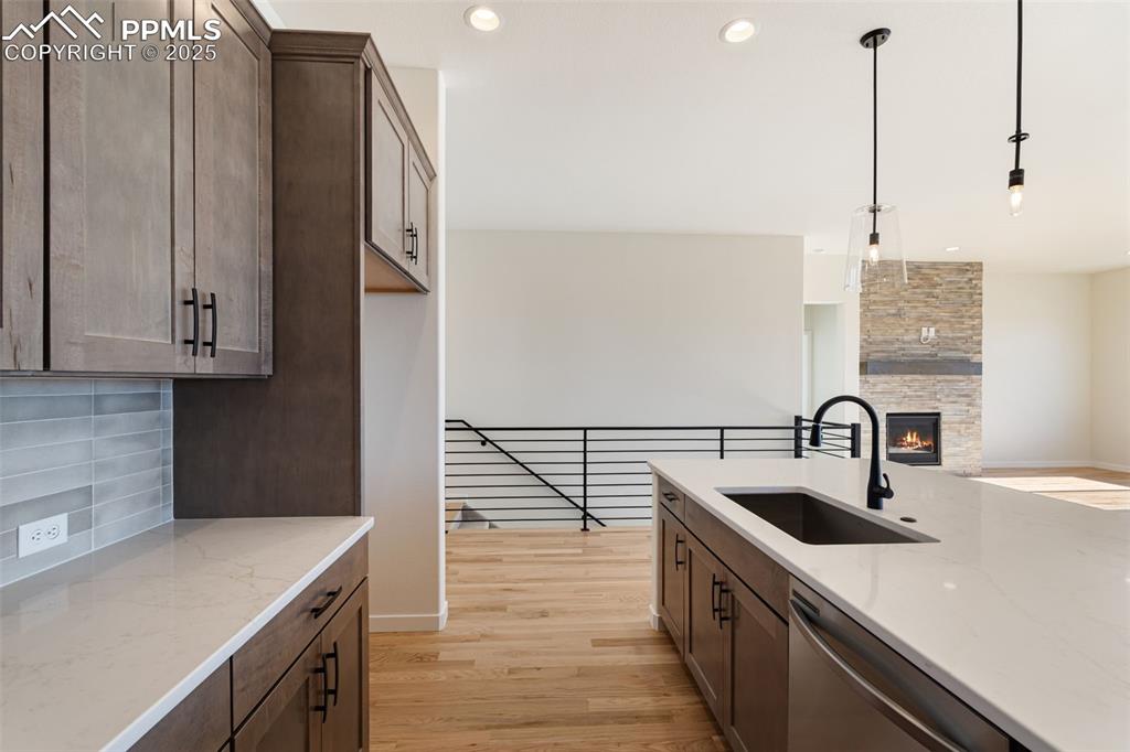 Image 7 of 50: Kitchen