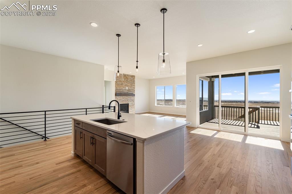 Image 8 of 50: Kitchen