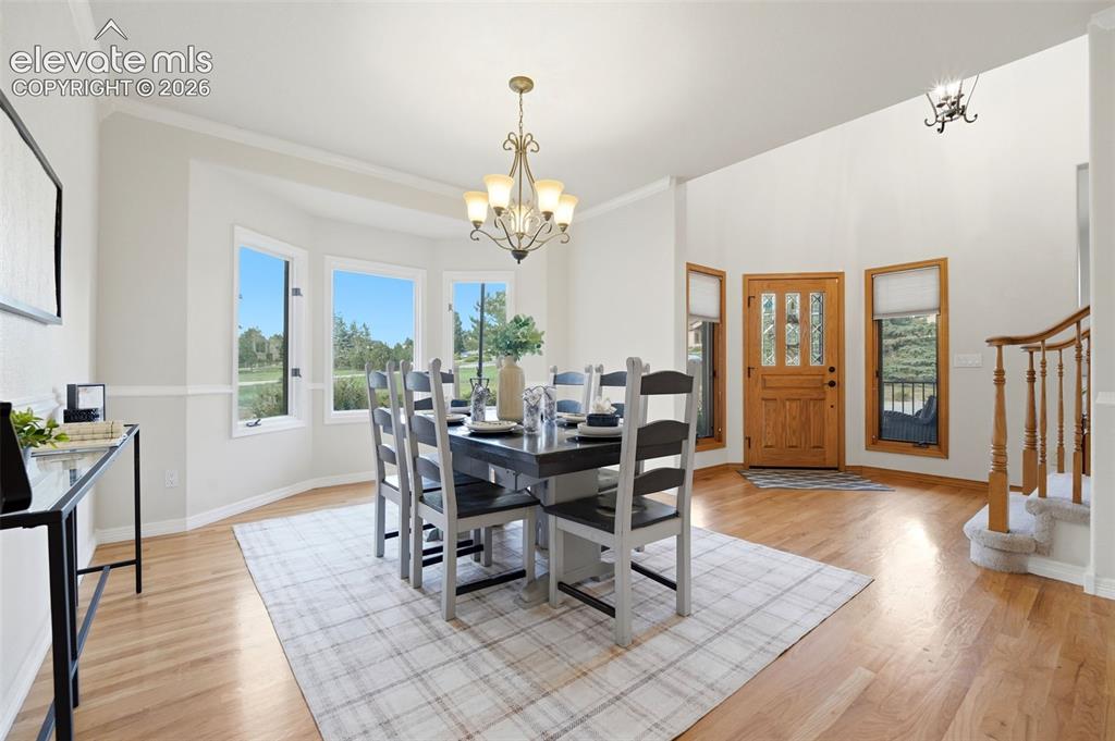 Image 12 of 50: Dining Area