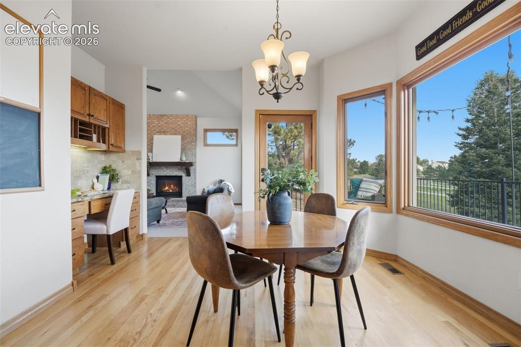 Image 15 of 50: Dining Area