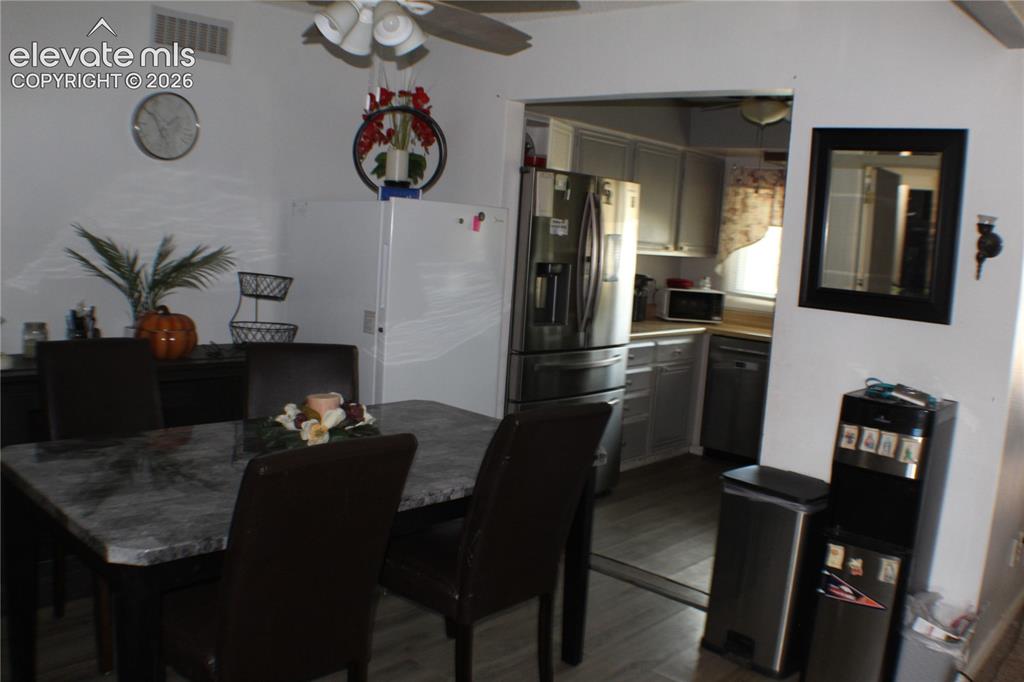 Image 4 of 16: Dining Area