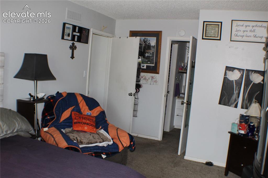 Image 7 of 16: Bedroom