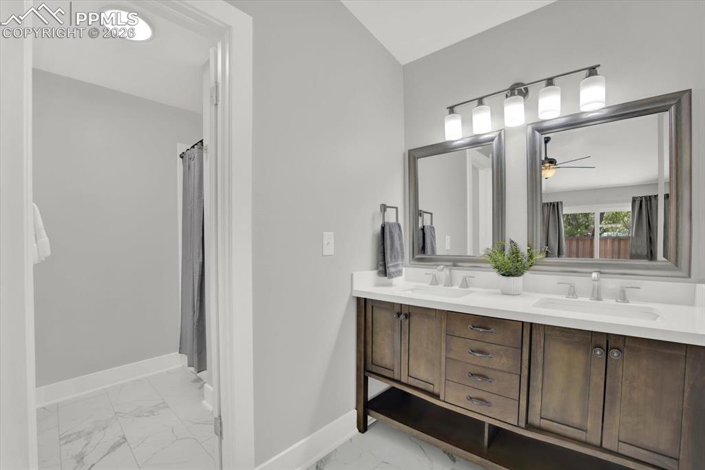 Image 15 of 37: Bathroom