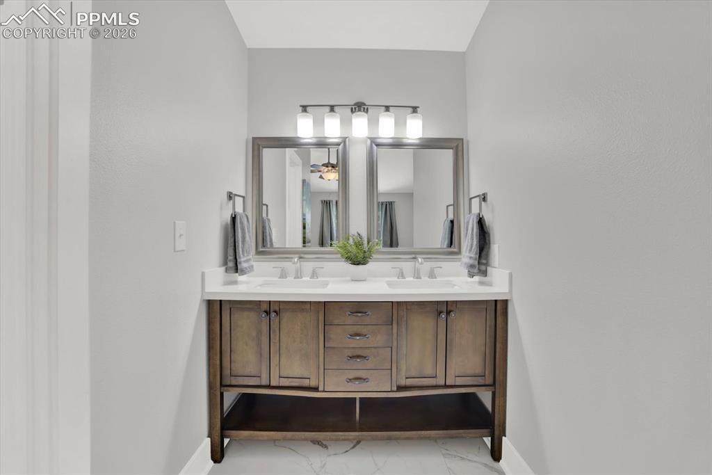 Image 17 of 37: Bathroom