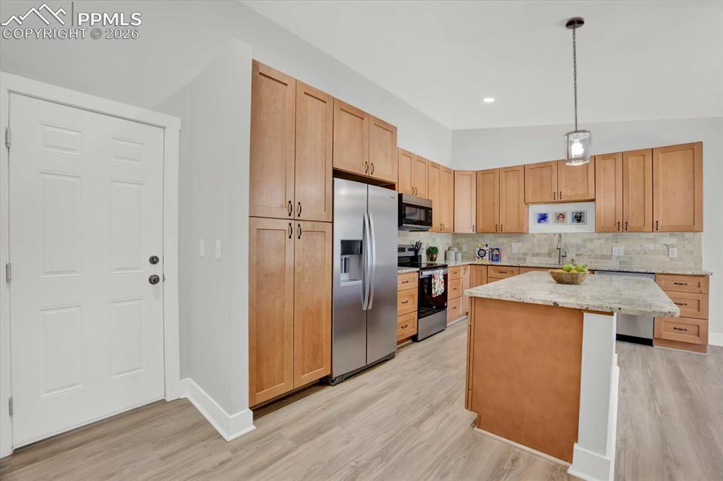 Image 4 of 37: Kitchen