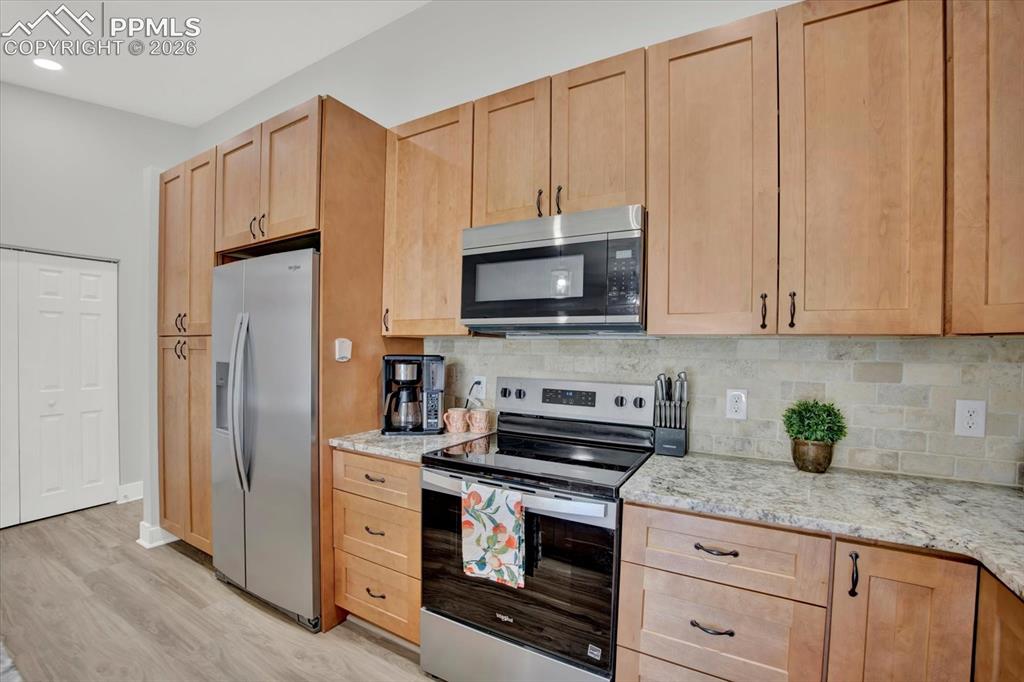 Image 5 of 37: Kitchen
