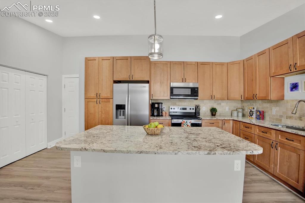 Image 6 of 37: Kitchen
