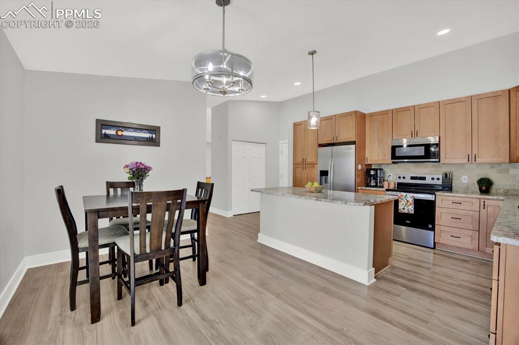 Image 7 of 37: Kitchen