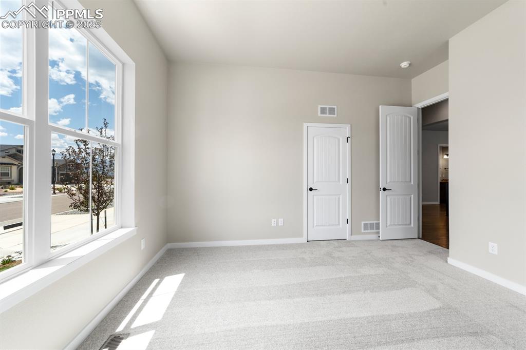 Image 17 of 31: Same floor plan, different house for demonstration