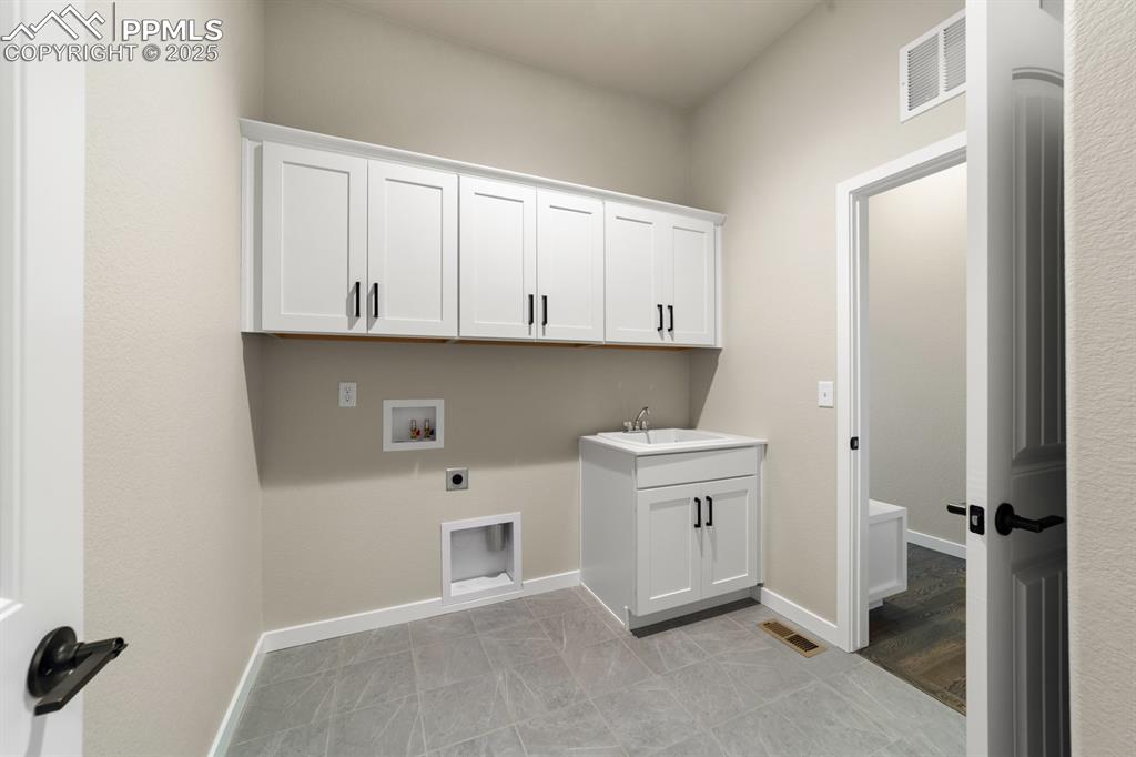 Image 25 of 31: Same floor plan, different house for demonstration