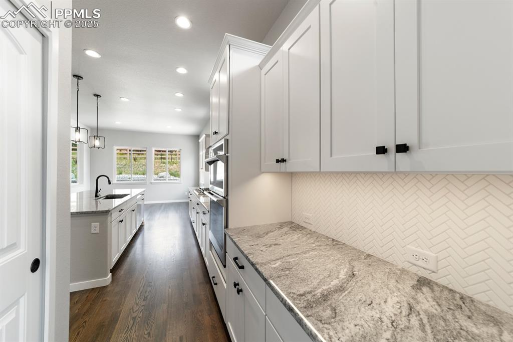 Image 4 of 31: Same floor plan, different house for demonstration