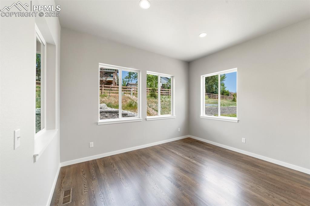 Image 7 of 31: Same floor plan, different house for demonstration