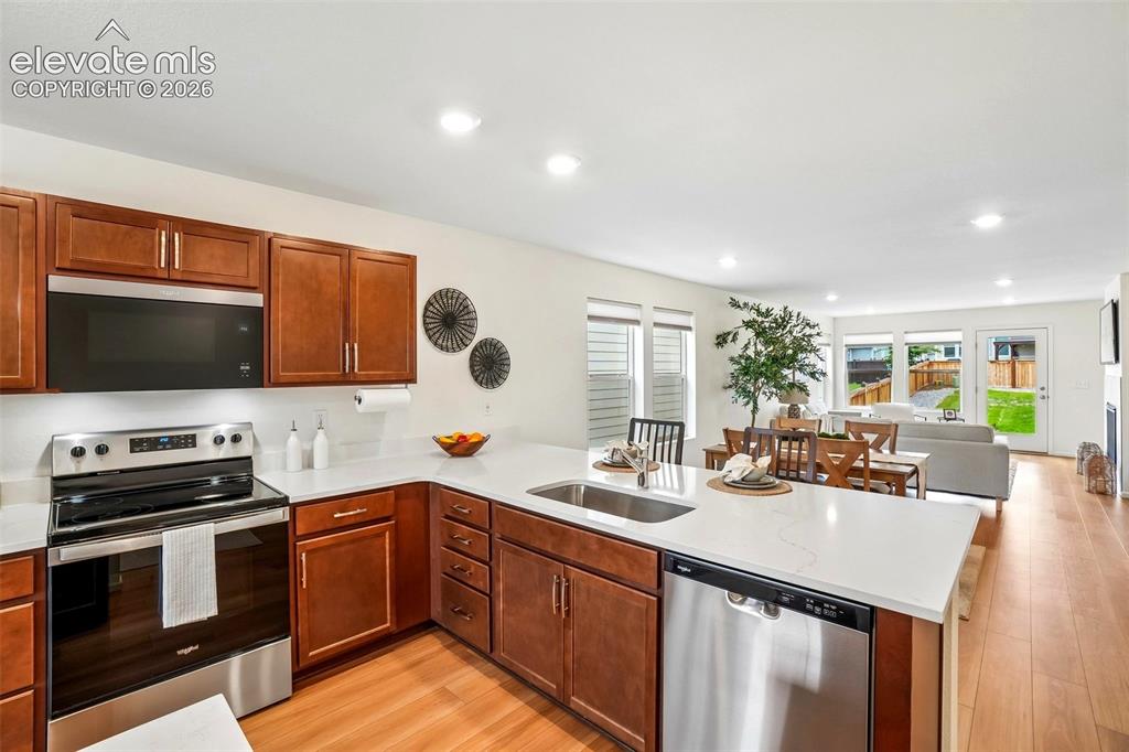 Image 13 of 27: Kitchen