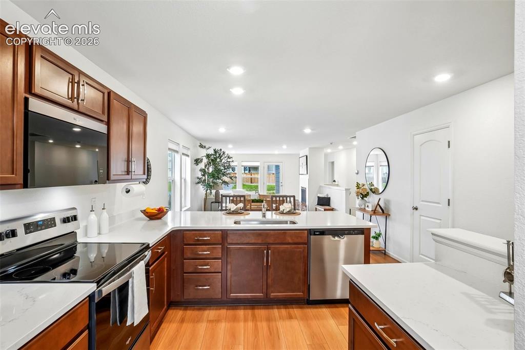 Image 14 of 27: Kitchen