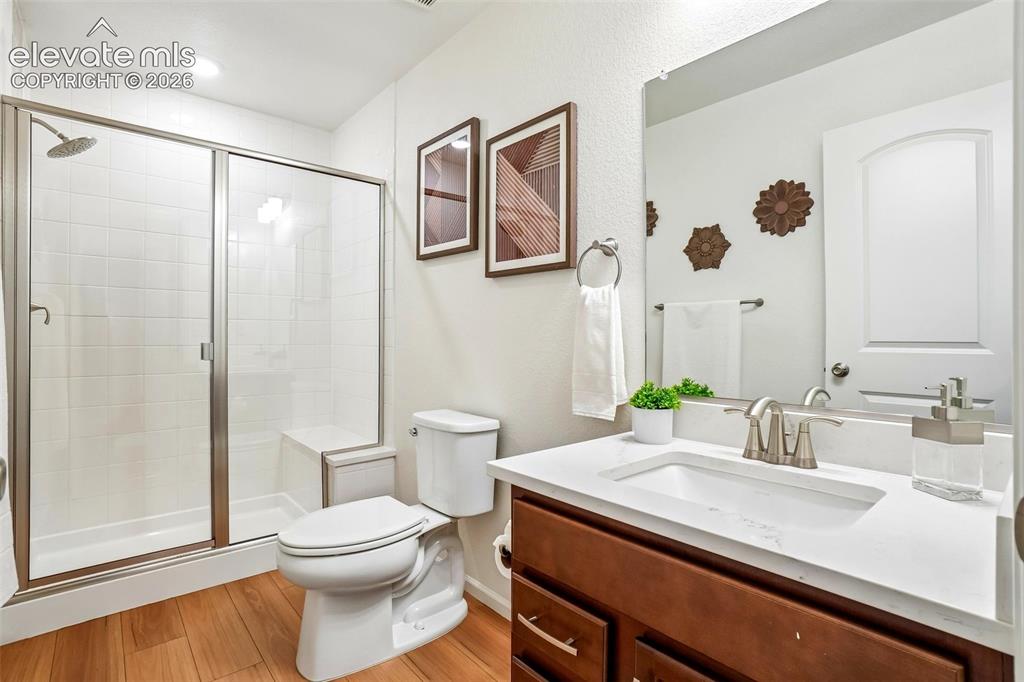 Image 16 of 27: Bathroom