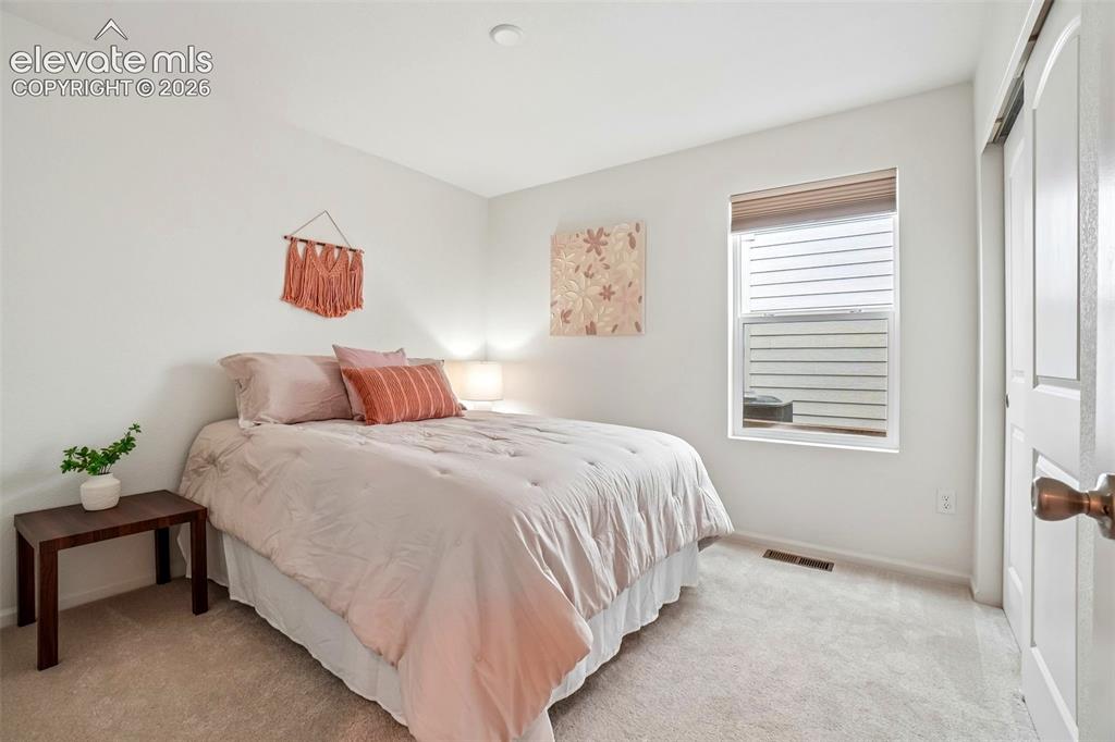 Image 17 of 27: Bedroom