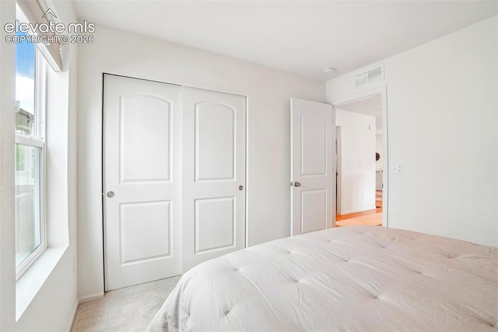 Image 18 of 27: Bedroom