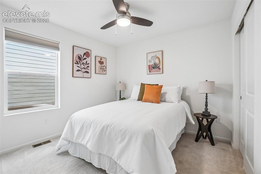 Image 19 of 27: Bedroom