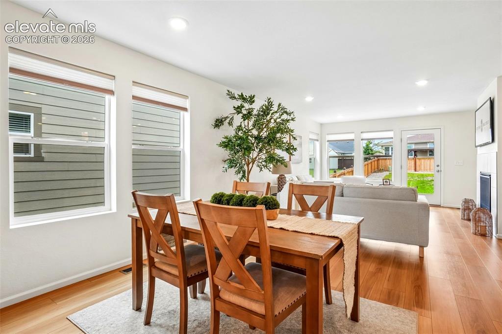 Image 8 of 27: Dining Area