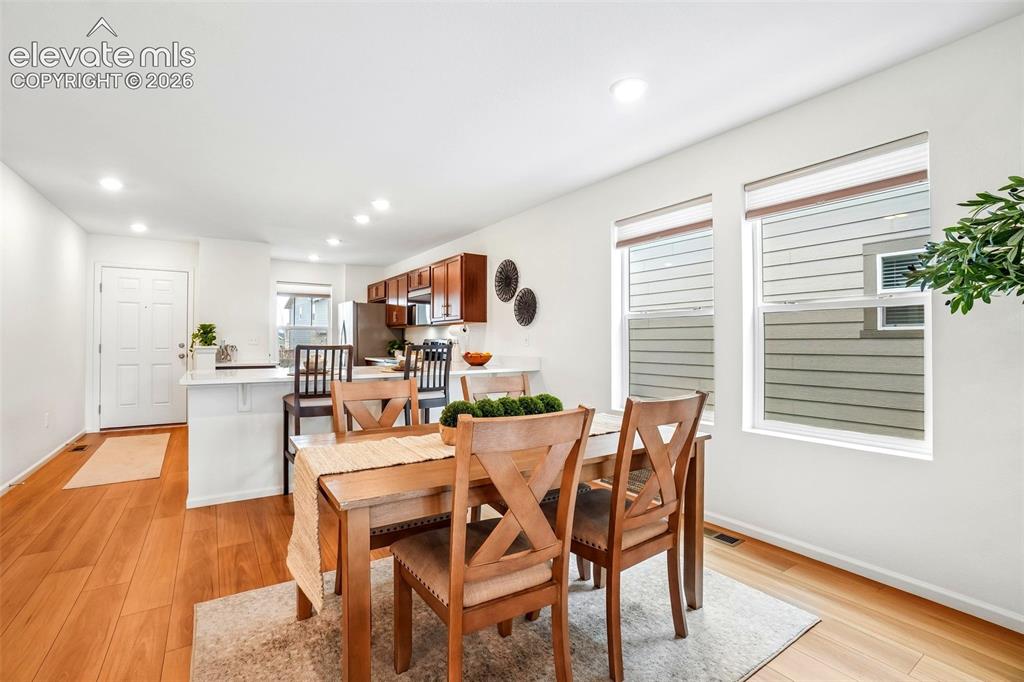 Image 9 of 27: Dining Area