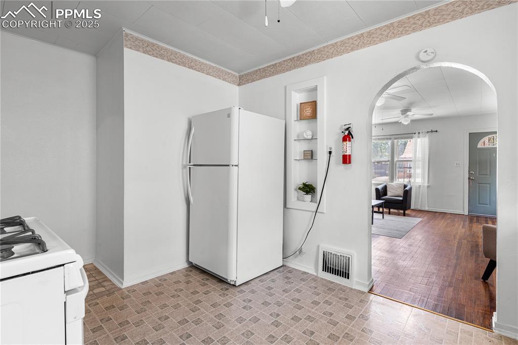 Image 10 of 29: Kitchen