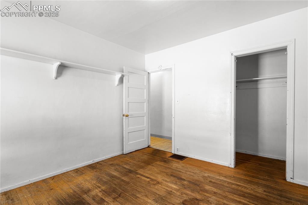 Image 20 of 29: Bedroom