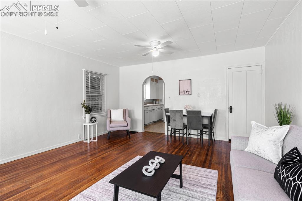 Image 5 of 29: Living Room