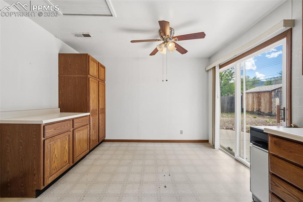 Image 12 of 19: Dining Area