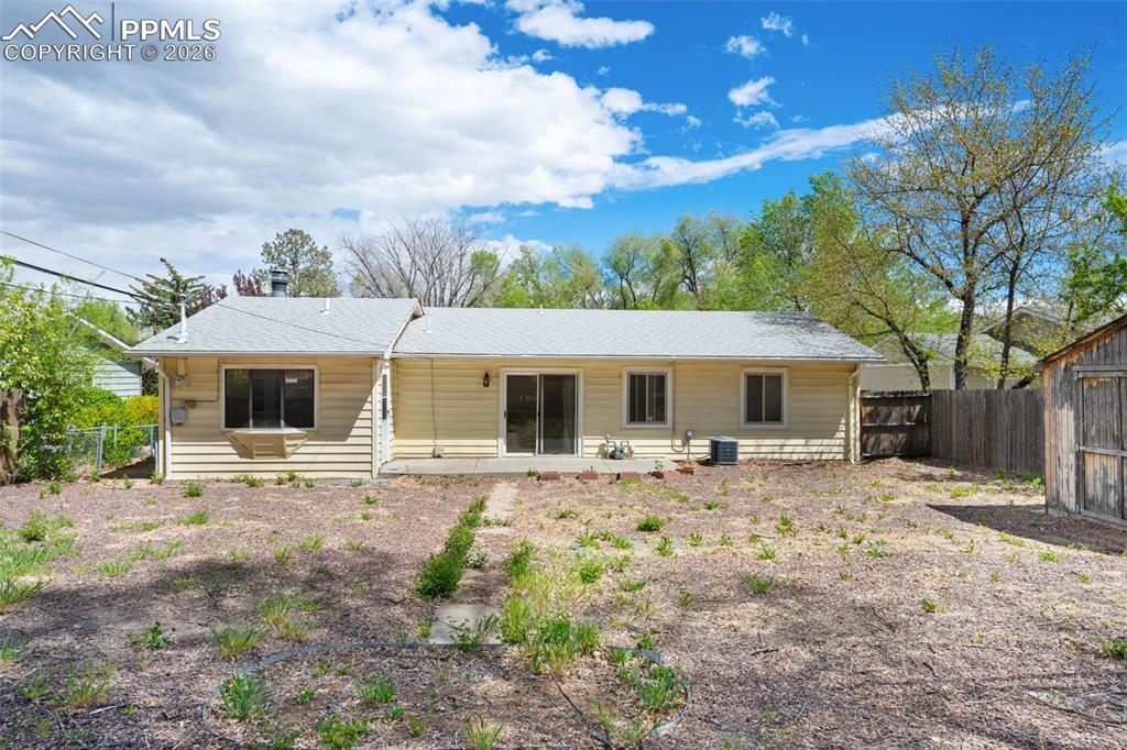 Image 19 of 19: Back of Structure