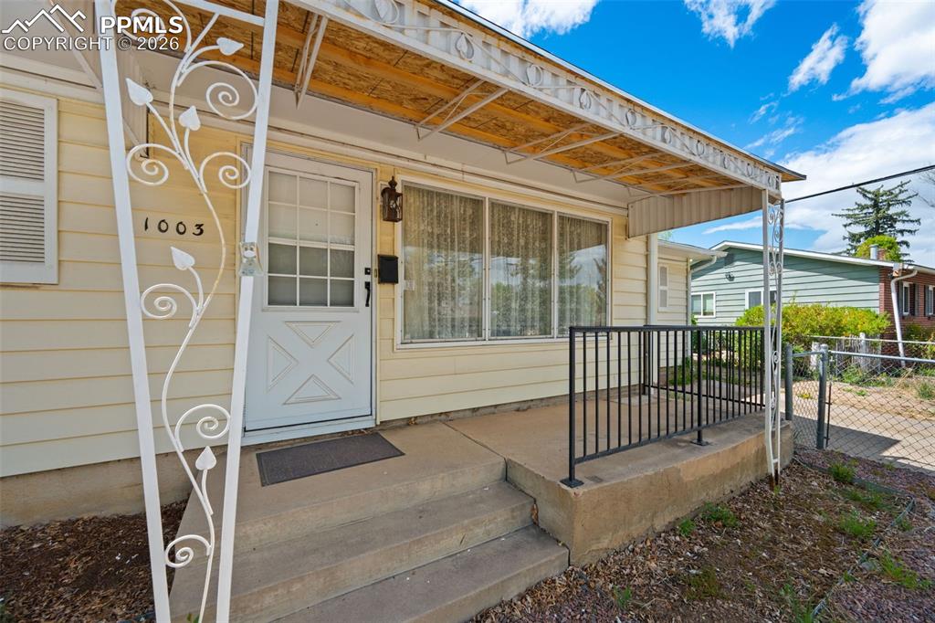 Image 3 of 19: Entry