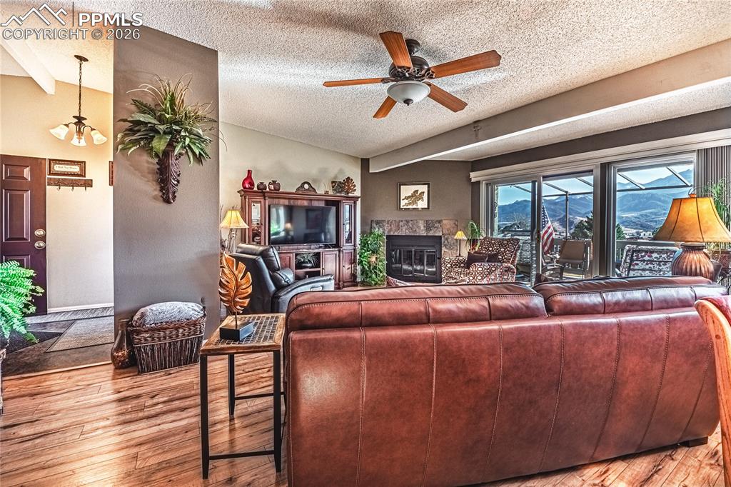 Image 16 of 35: Living Room