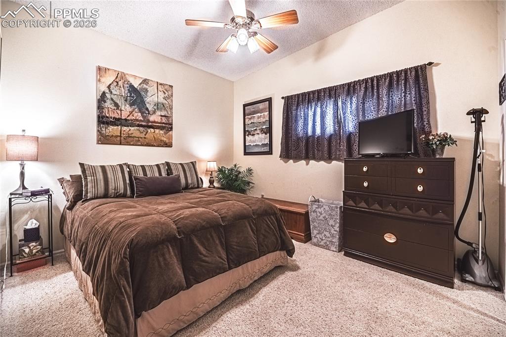 Image 27 of 35: Bedroom