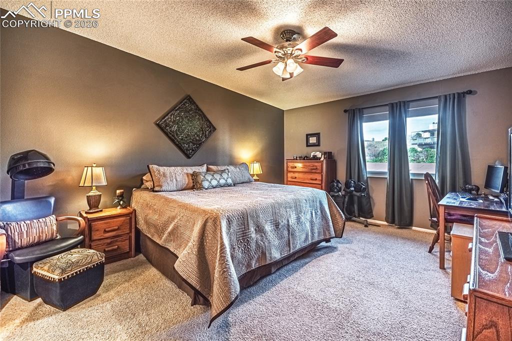 Image 29 of 35: Bedroom