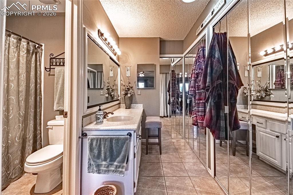 Image 32 of 35: Bathroom