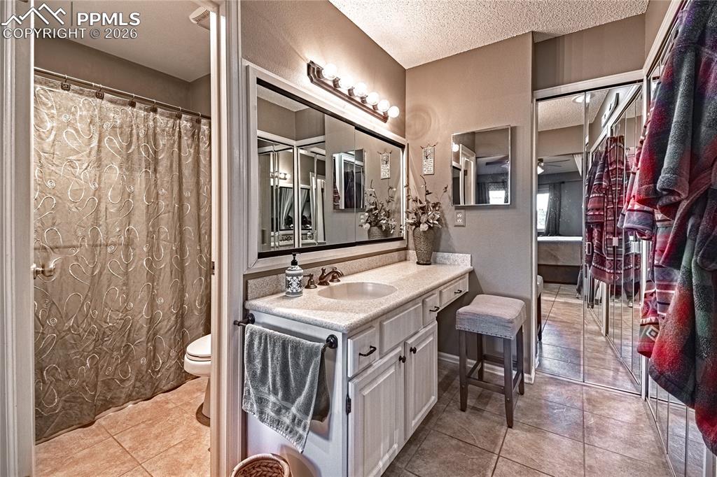 Image 33 of 35: Bathroom