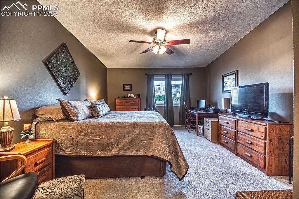 Image 34 of 35: Bedroom