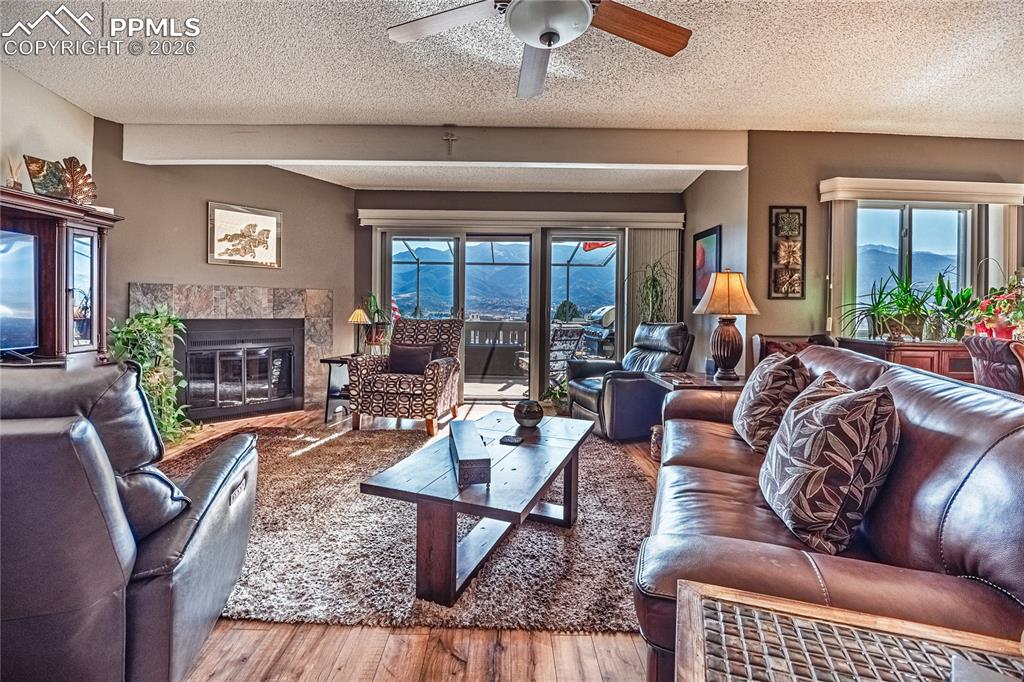 Image 7 of 35: Living Room