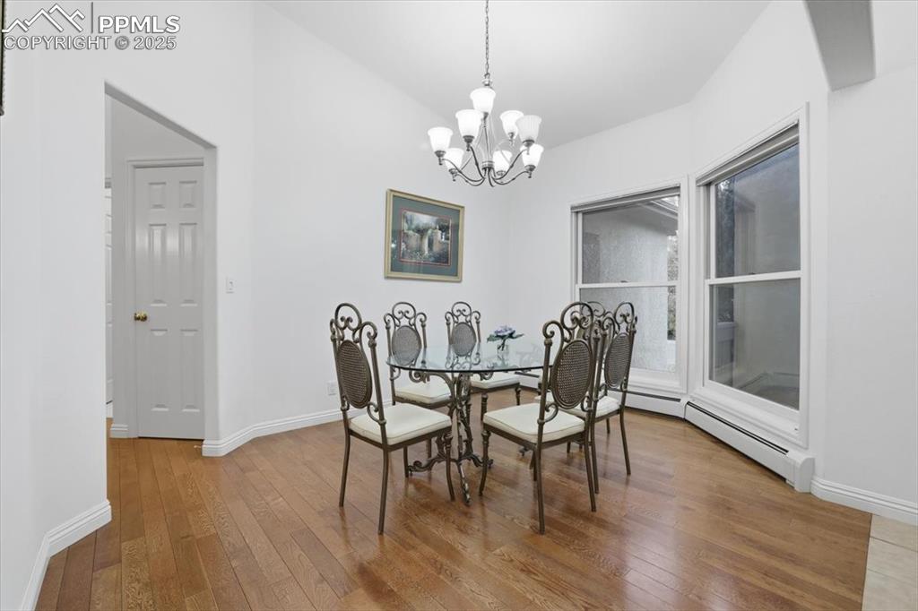 Image 11 of 26: Dining Area