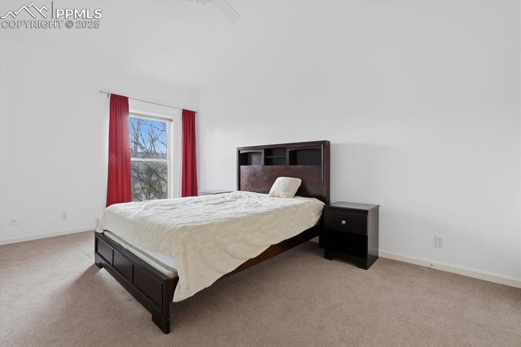 Image 13 of 26: Bedroom