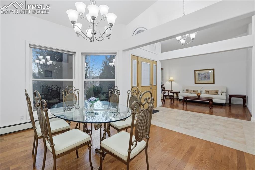 Image 4 of 26: Dining Area